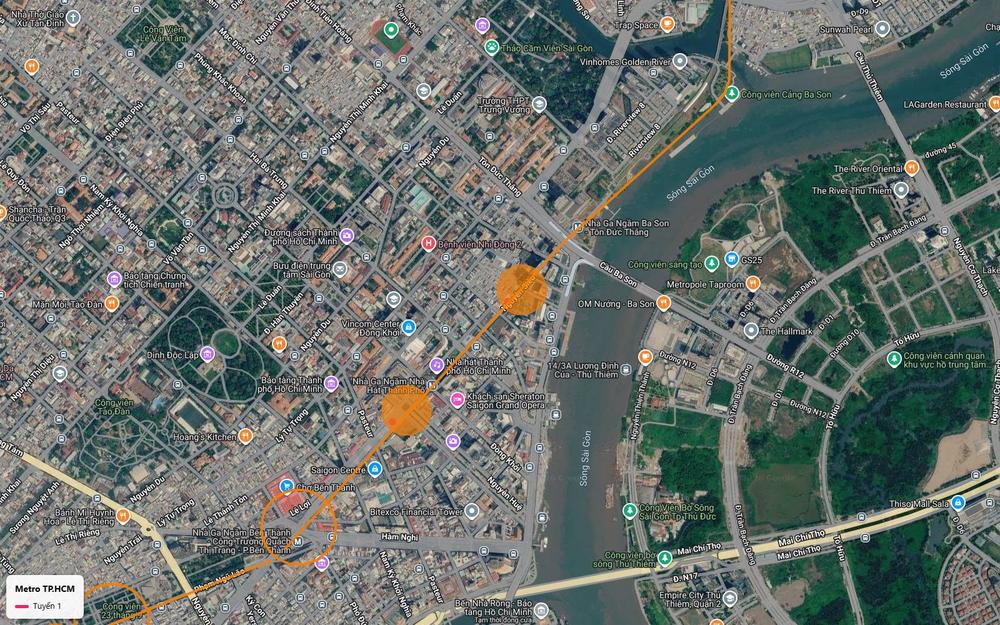 Ga ngầm Ba Son của tuyến metro số 1 nằm sát mép sông Sài Gòn, gần cầu Ba Son và Vinhomes Golden River